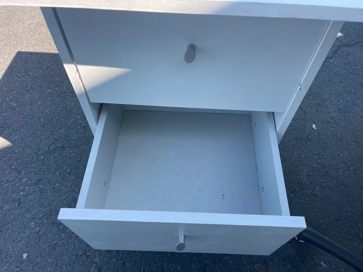 Desk with chair - Image 3