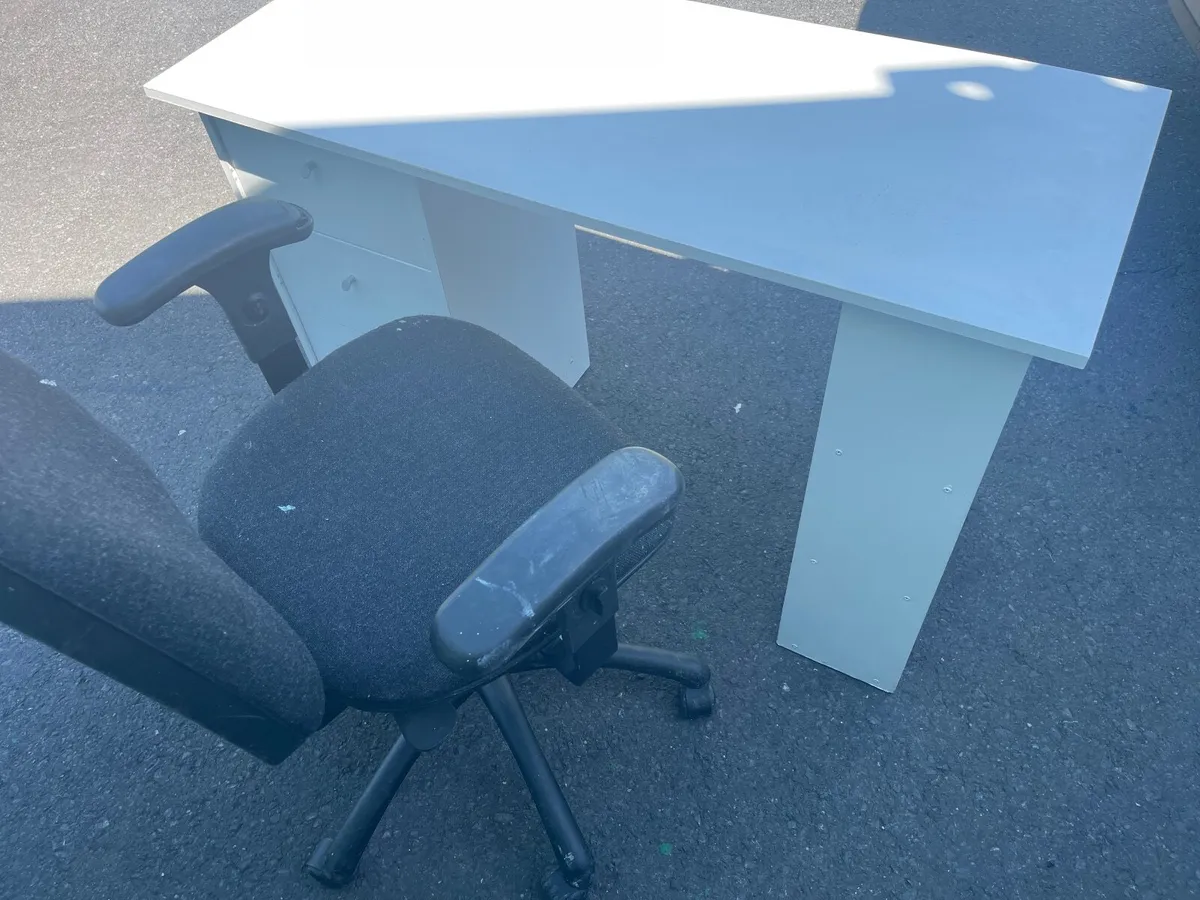 Desk with chair - Image 1
