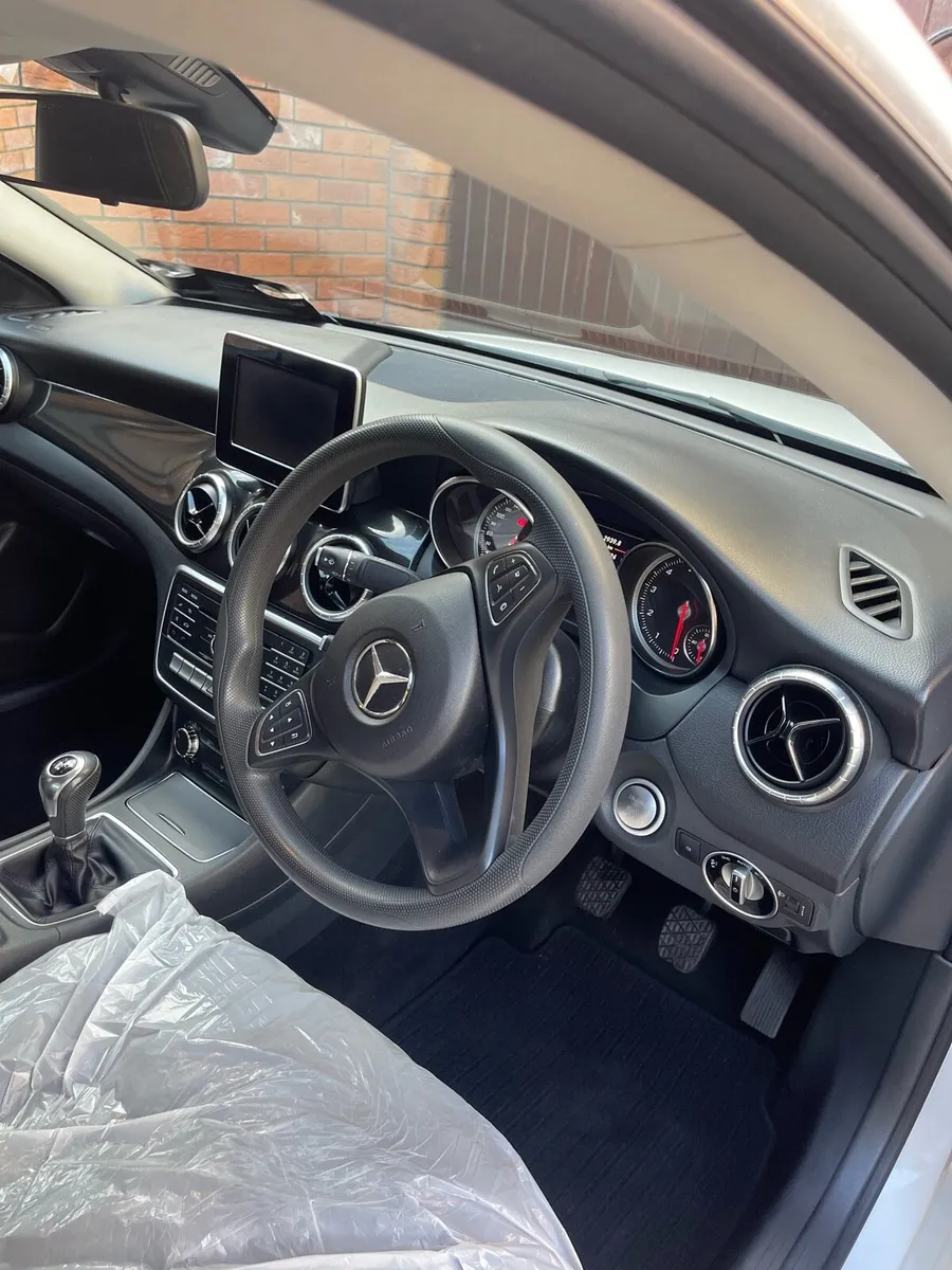 2018 Mercedes-Benz CLA180 Urban Edition - Image 2