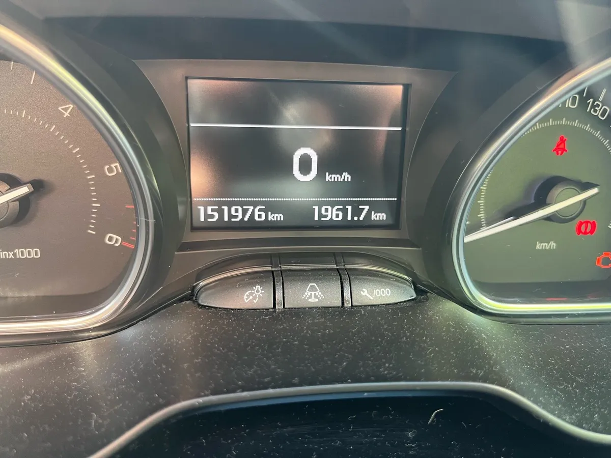 Car - Image 2