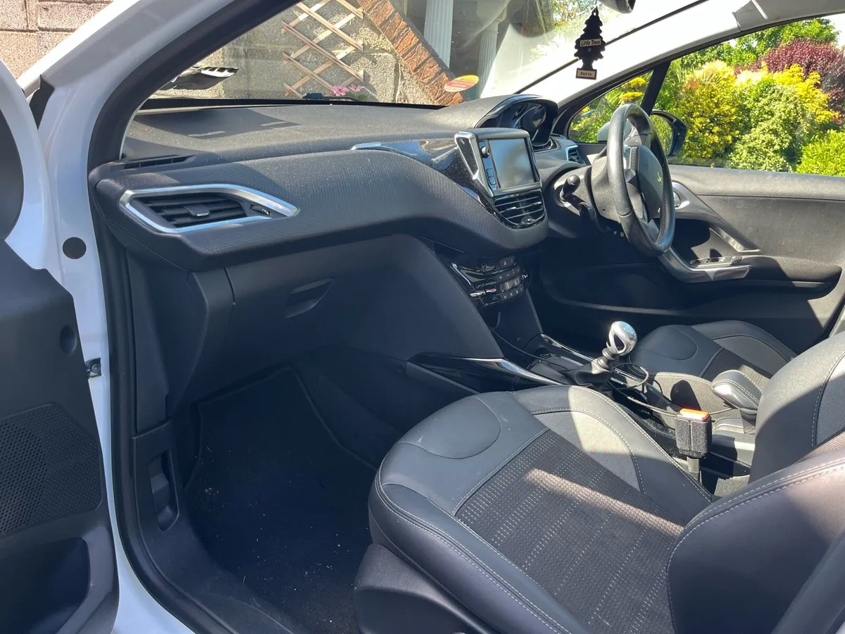 Car - Image 3