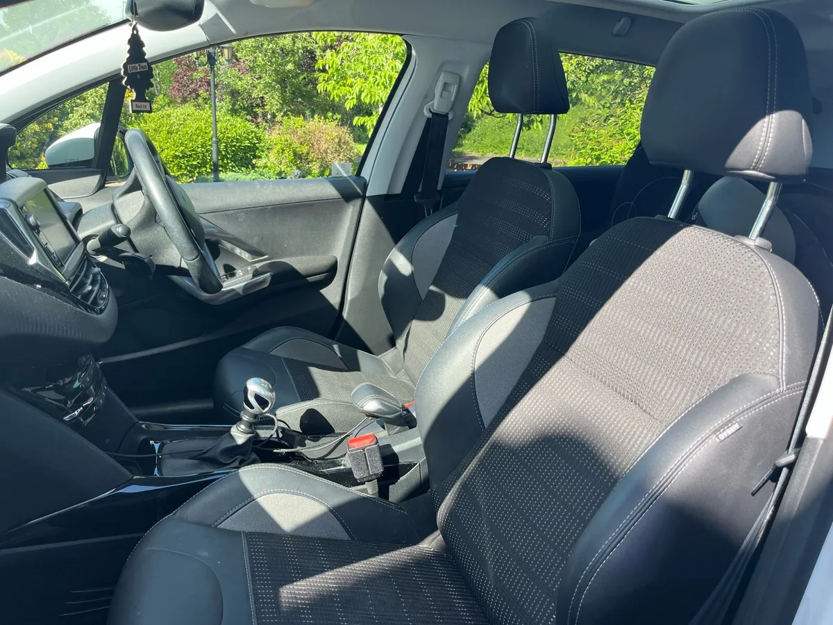 Car - Image 4