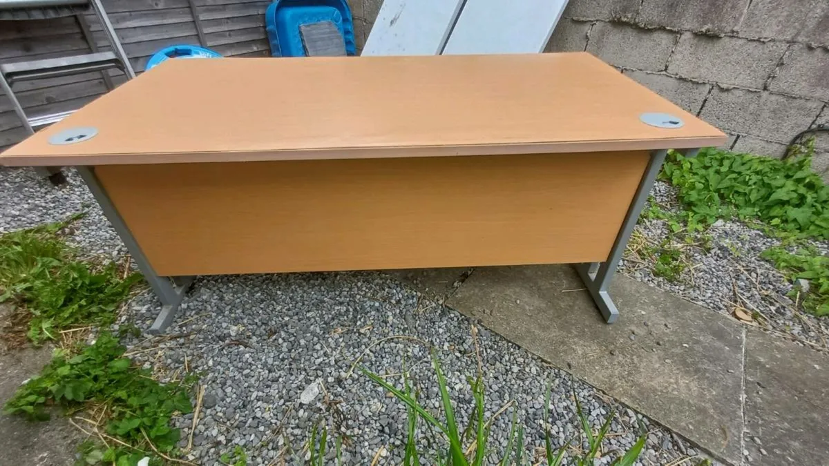 Large office desk - Image 1