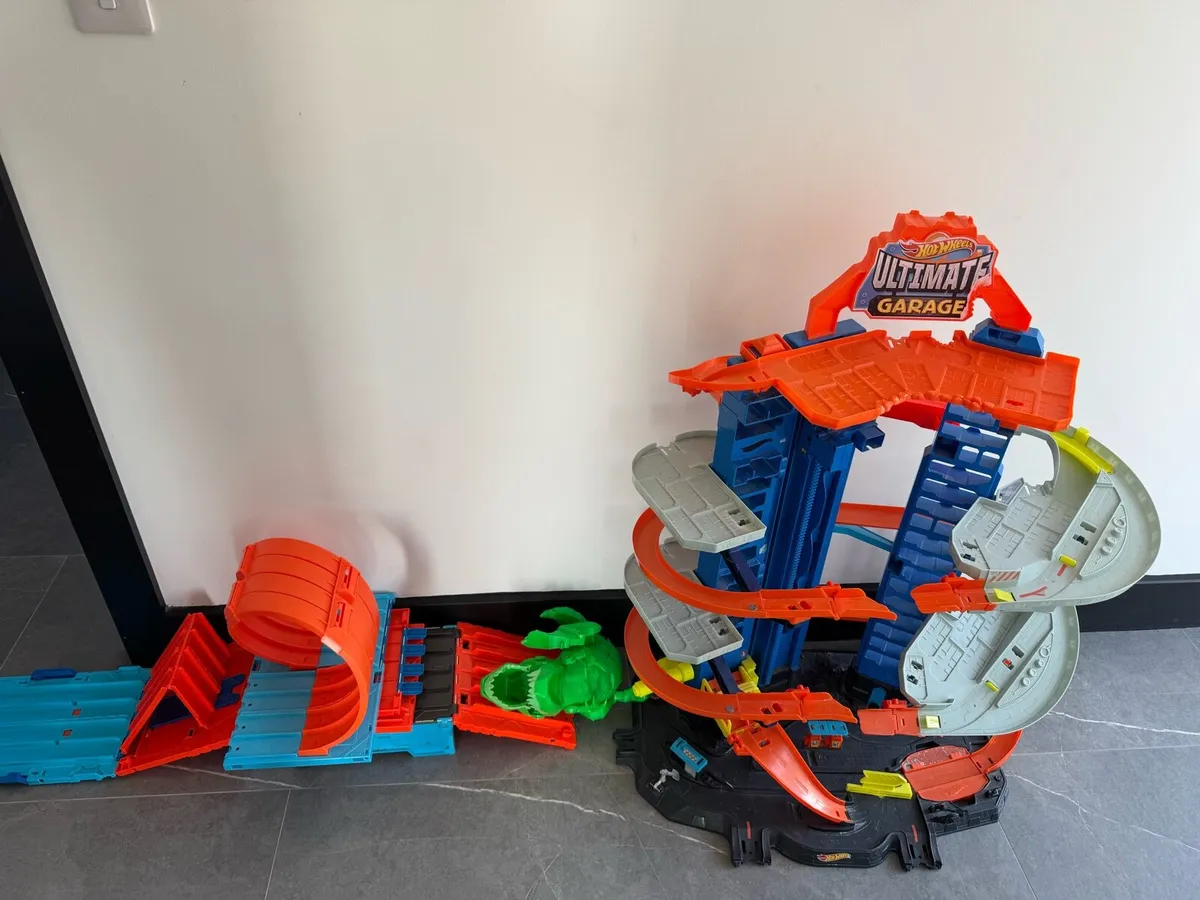 Hot wheels garage and additional loop tracks