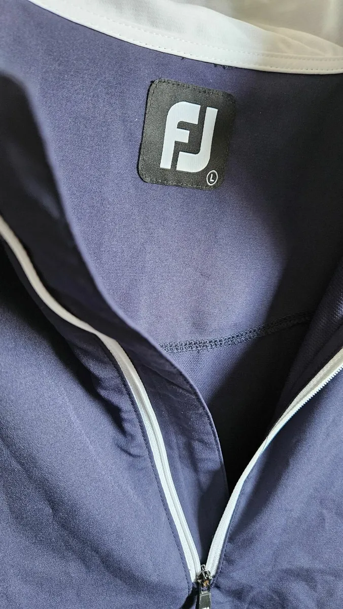 Foot joy short sleeve lightweight pullover. - Image 2