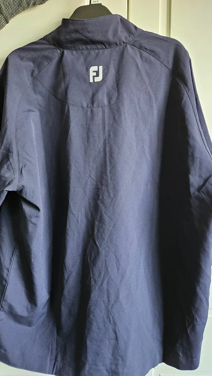 Foot joy short sleeve lightweight pullover. - Image 3