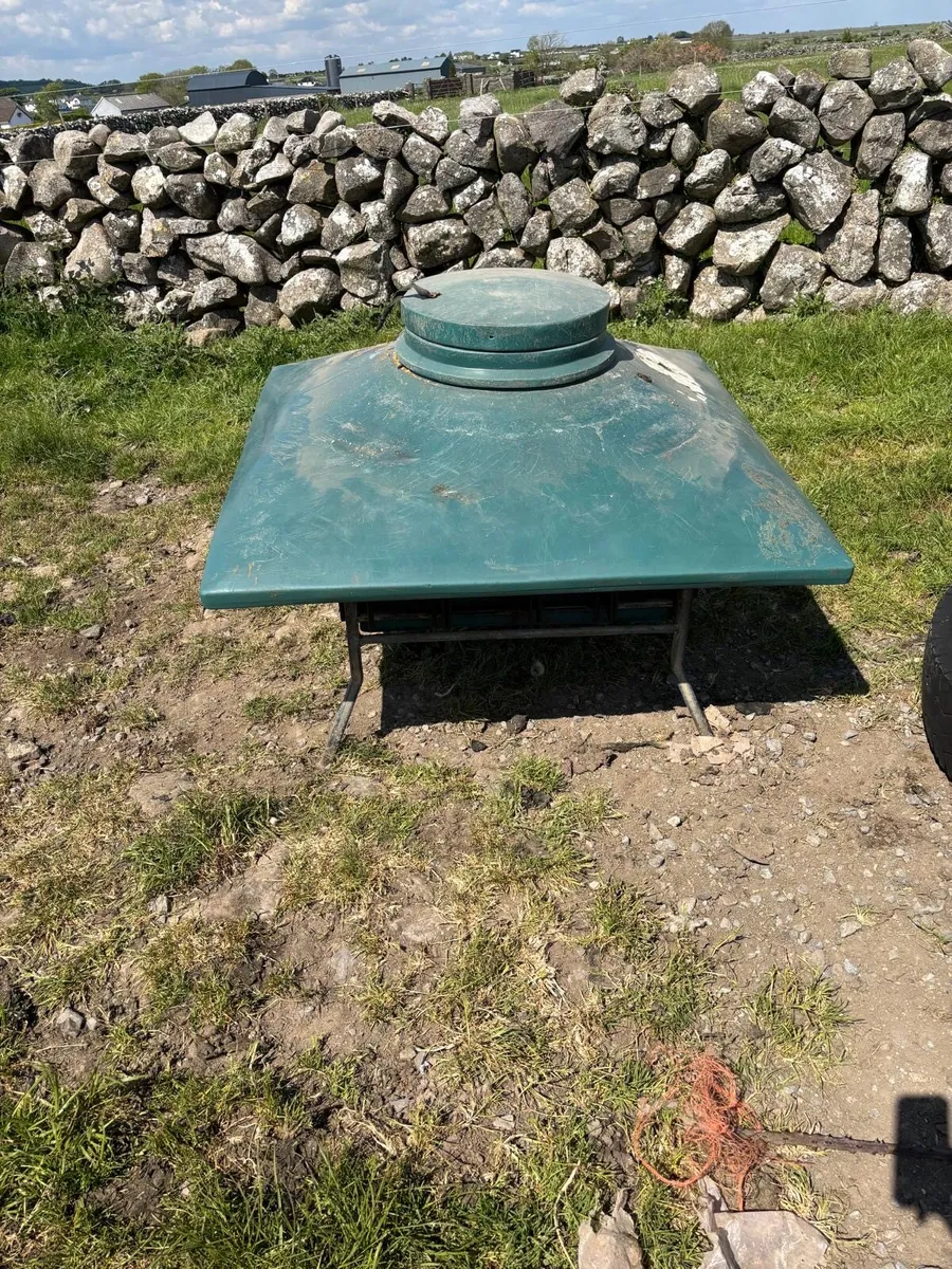 Lamb creep feeders and water baths - Image 1