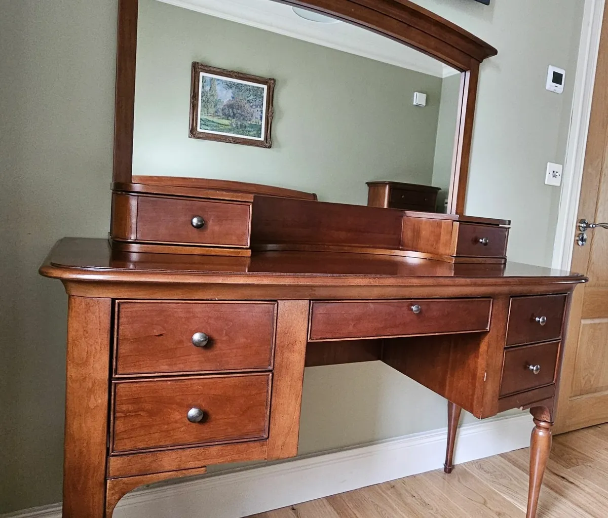 Willis & Gambier Dressing Table with Mirror - Image 2
