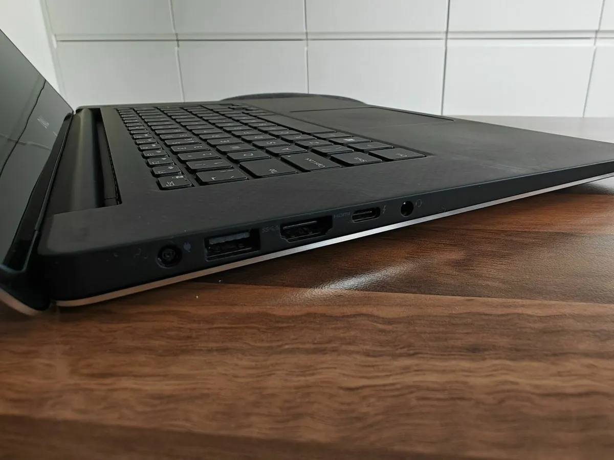 Dell Precision 5530 | i7 | 16GB | 252GB | 15.6" 4K - Image 3