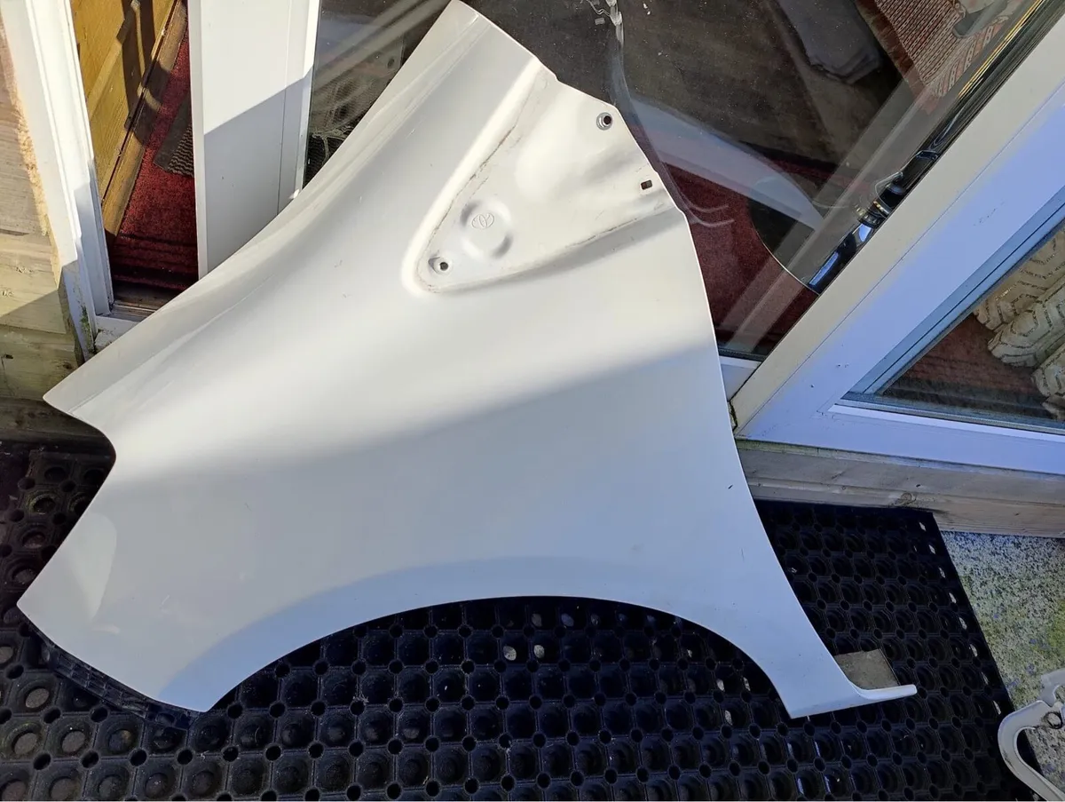 Toyota Yaris Vitz 2016 Parts - Image 3
