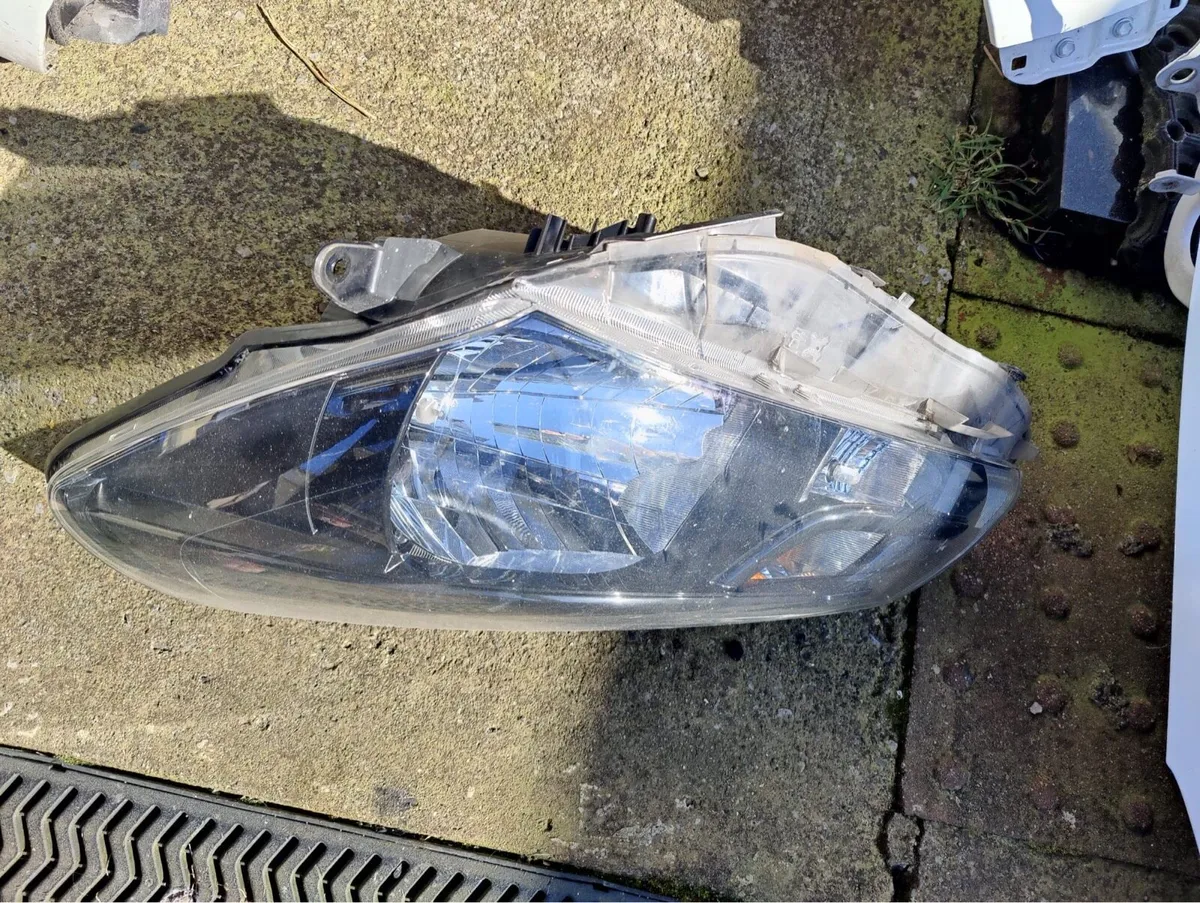 Toyota Yaris Vitz 2016 Parts - Image 4