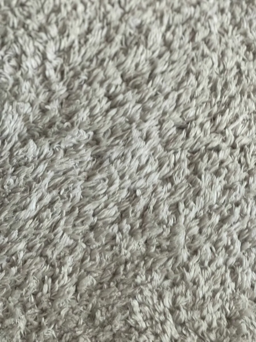 rug( dove grey colour ) 5ft x7ft - Image 1