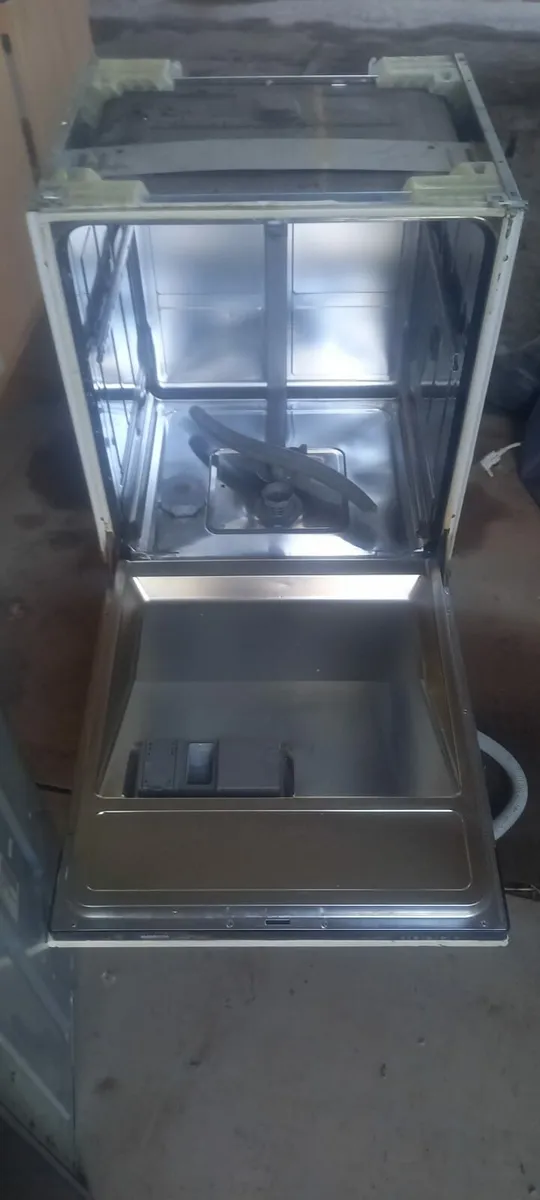 Dishwasher - Image 1