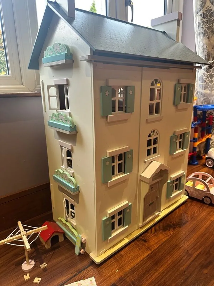 Le Toy Van Cherry Tree Hall Dollhouse - Image 4