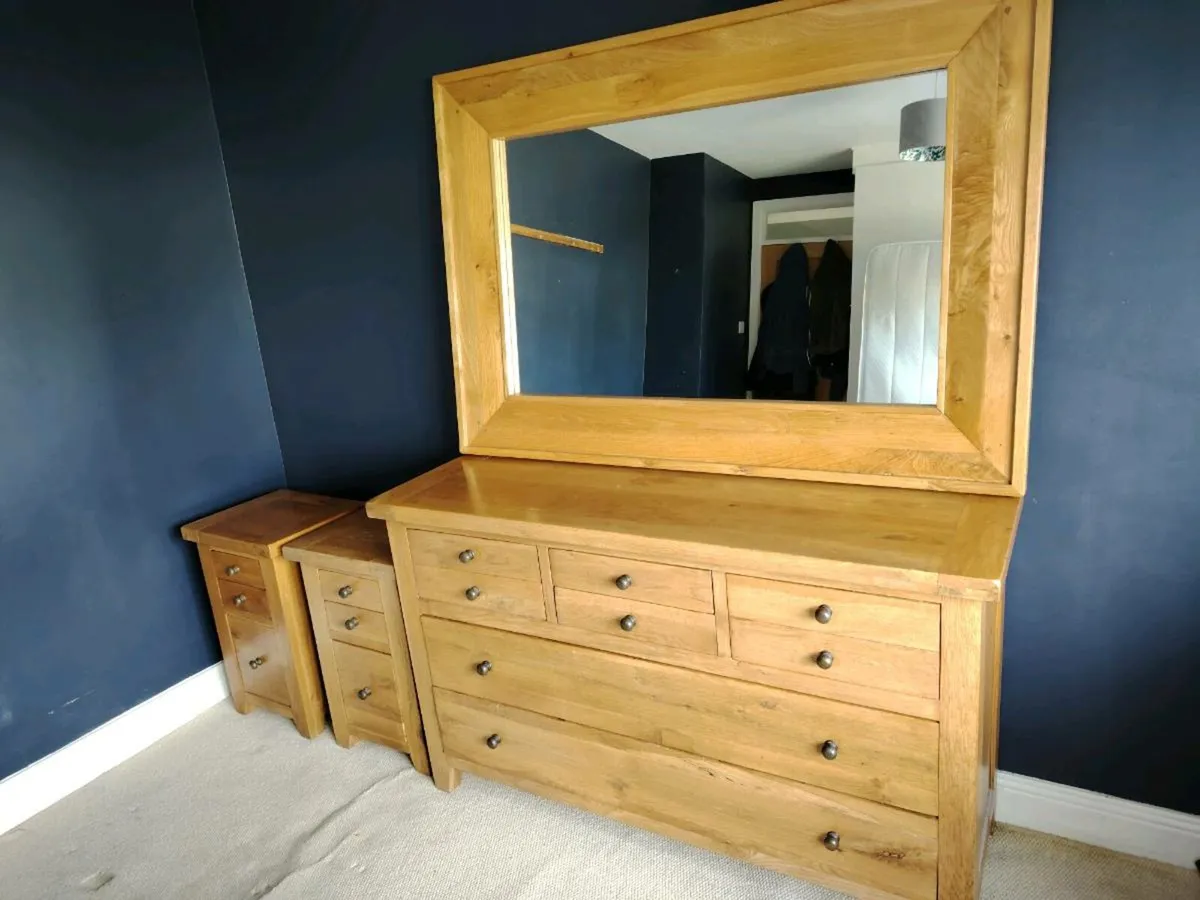 Oak Chest of Drawers - Image 1