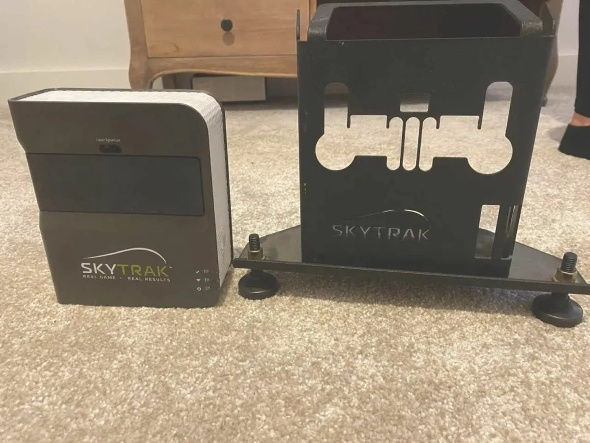 SkyTrak golf launch monitor & protective case - Image 1
