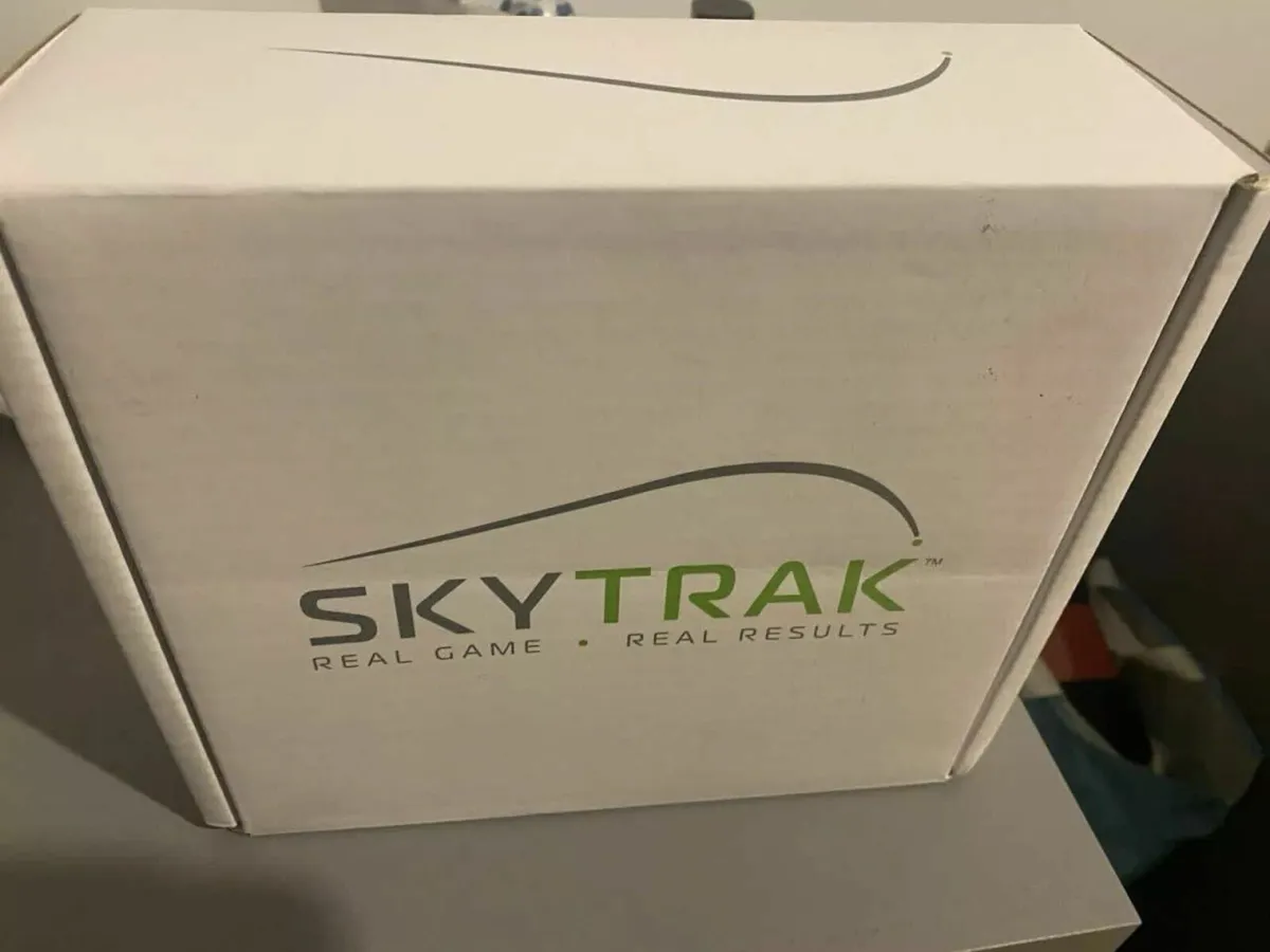 SkyTrak golf launch monitor & protective case - Image 4