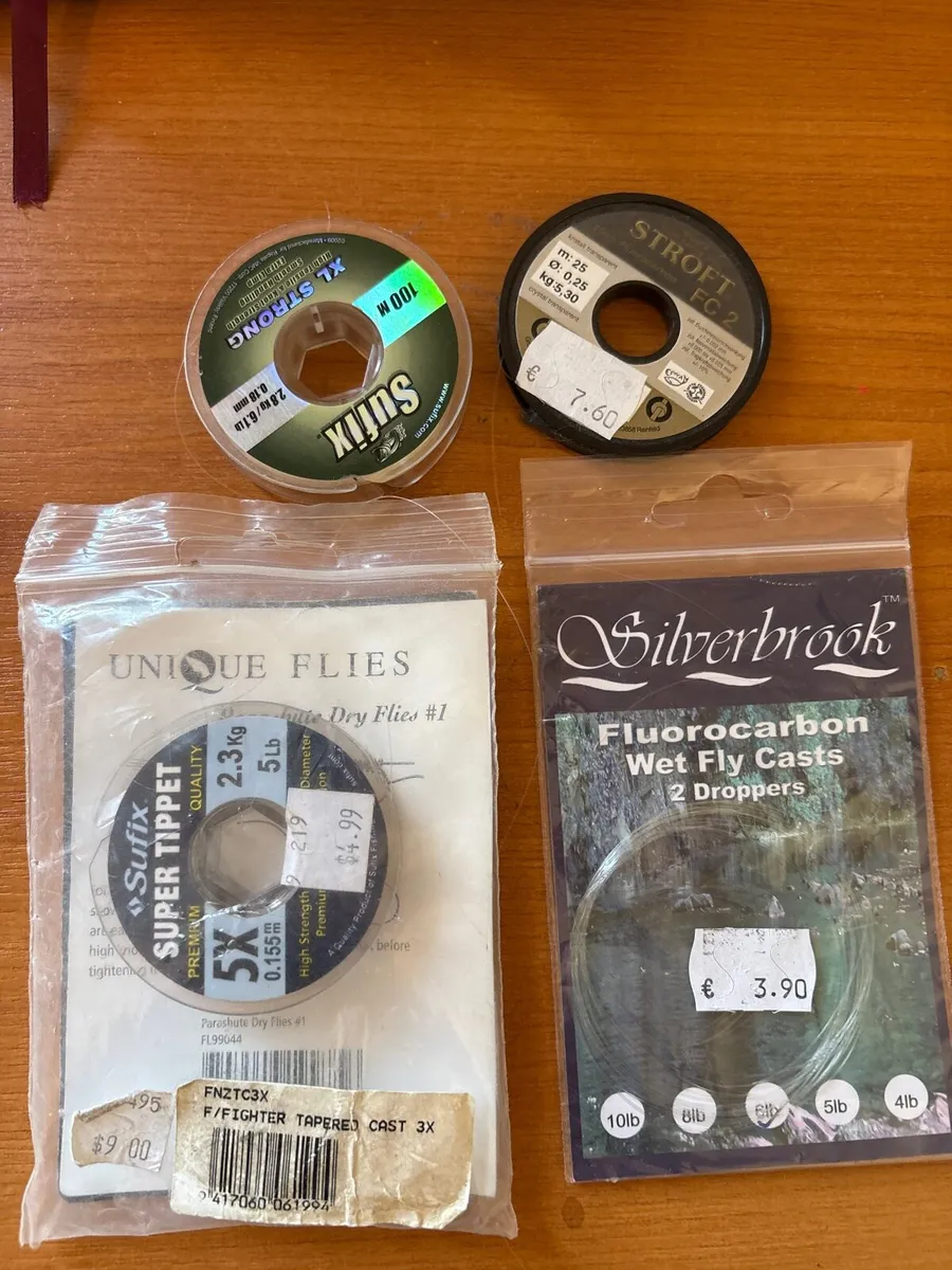 Fly fishing fly box with 13 flies - Image 3