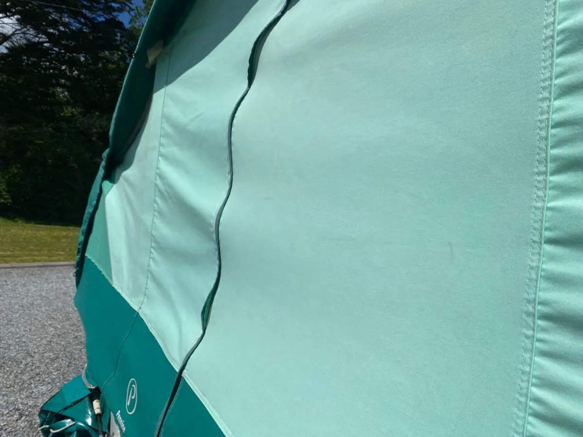 Folding camper - Image 2