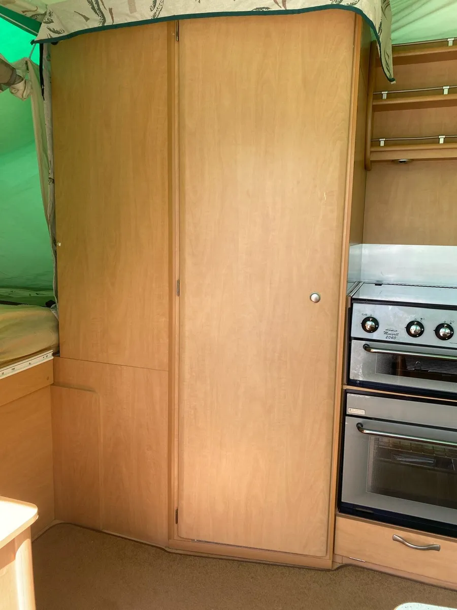 Folding camper - Image 4