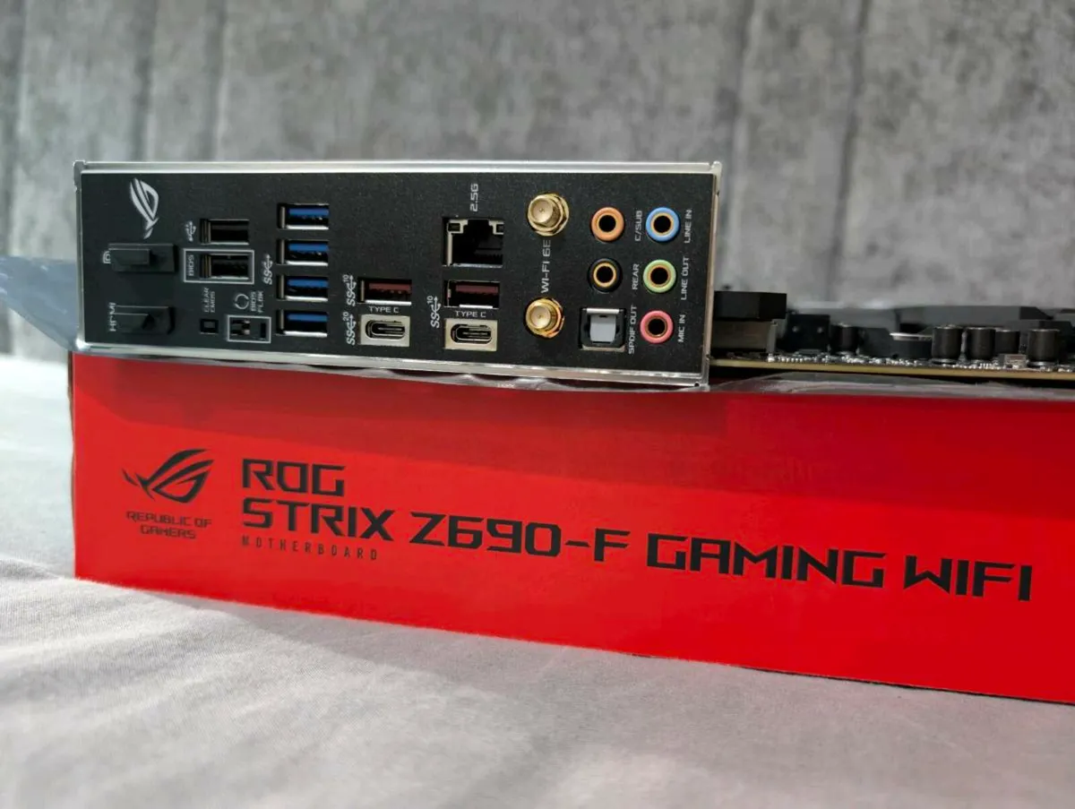 ASUS ROG STRIX Z690 F - Image 4