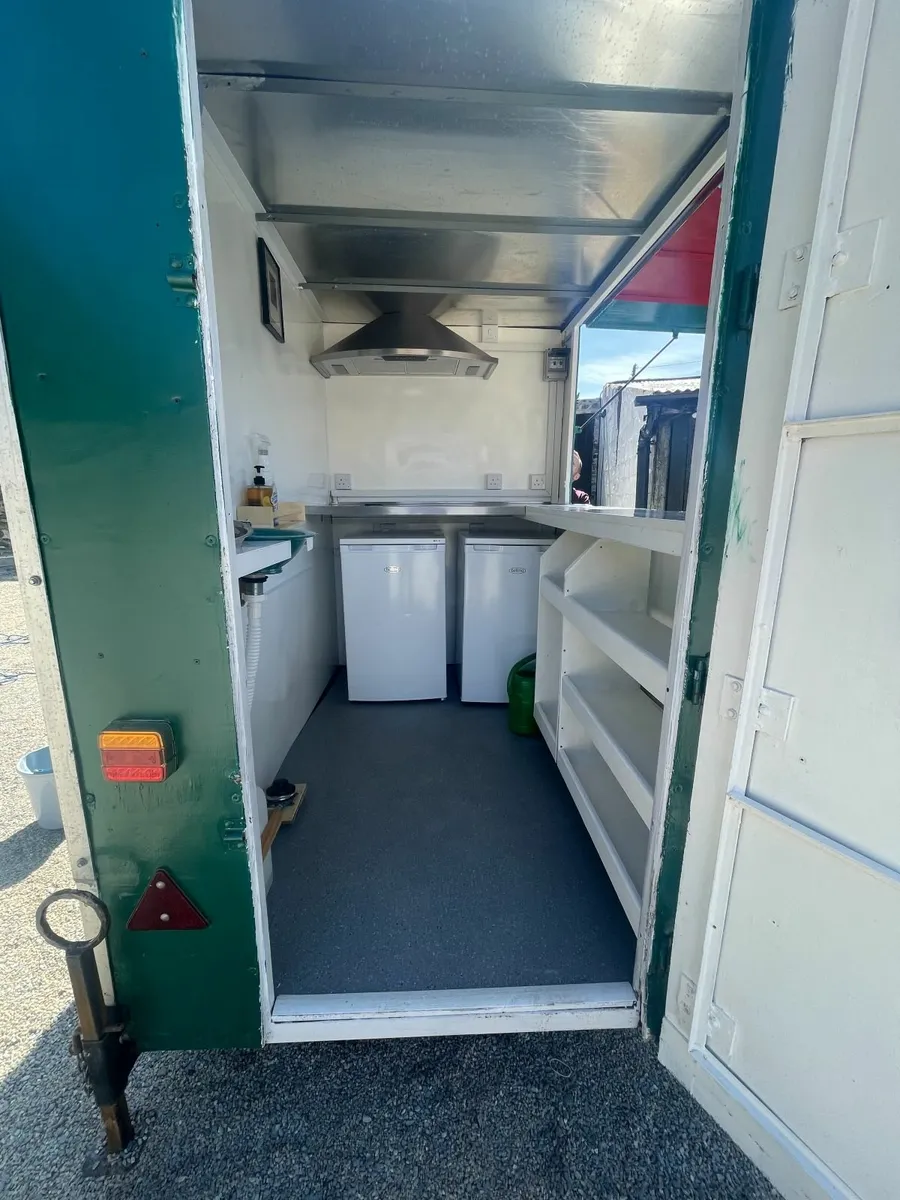 Food Trailer - Image 3