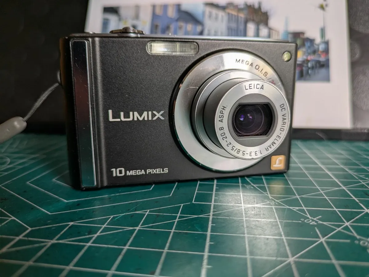 Panasonic Lumix FS20 - Leica lens 10MP CCD camera - Image 1