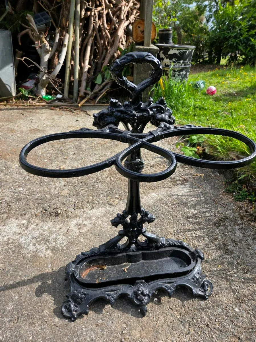 Vintage cast iron umbrella stand - Image 3