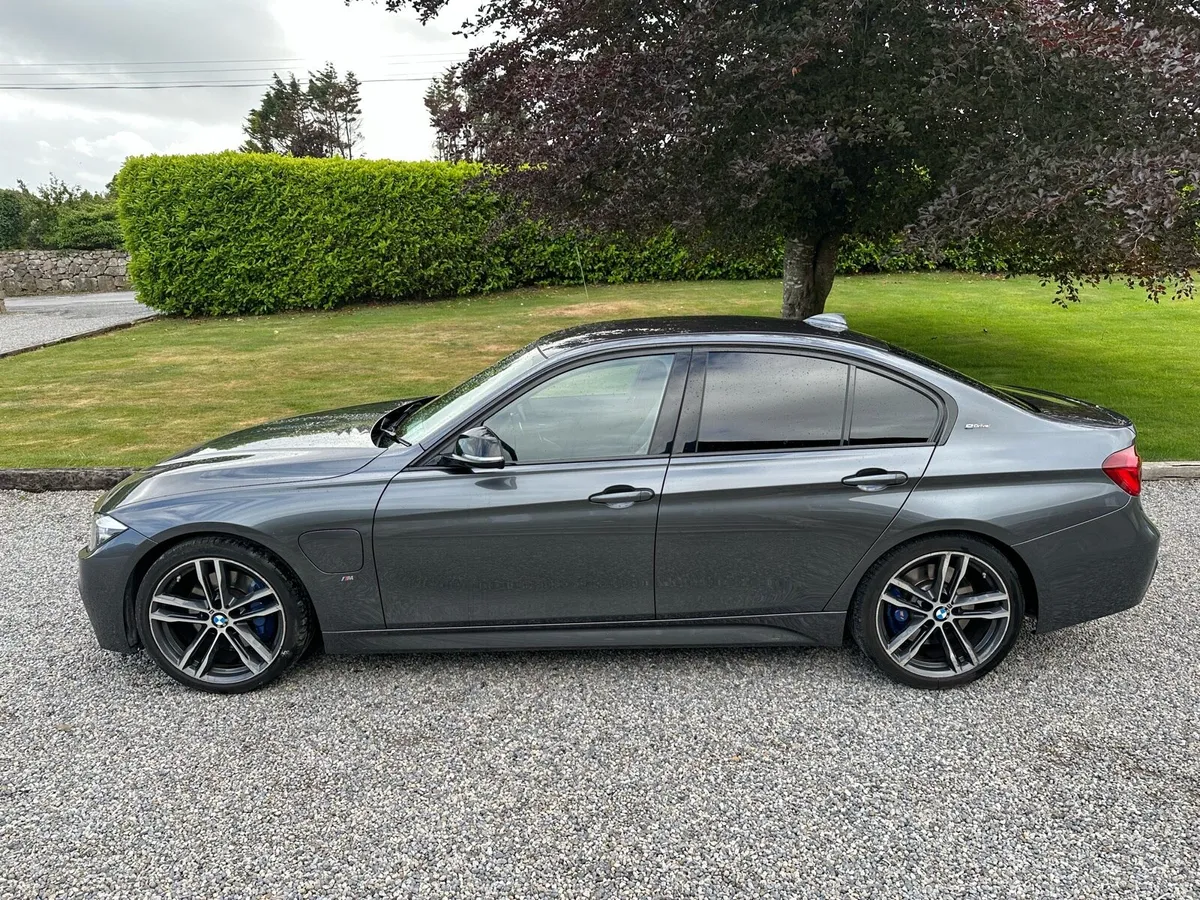 BMW 3 Series 330e Shadow Edition 2018 - Image 3