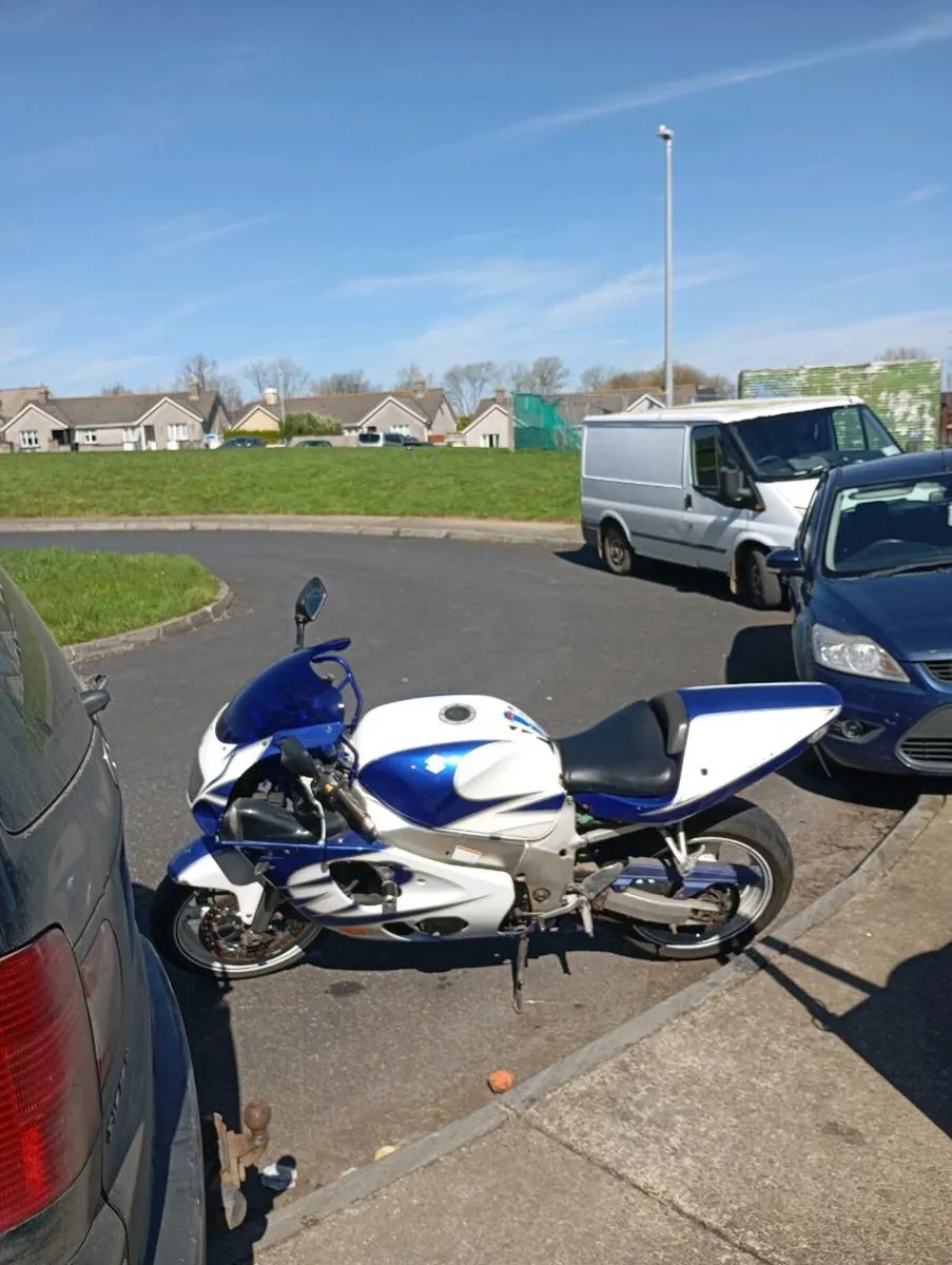 00 gsxr 600 - Image 1
