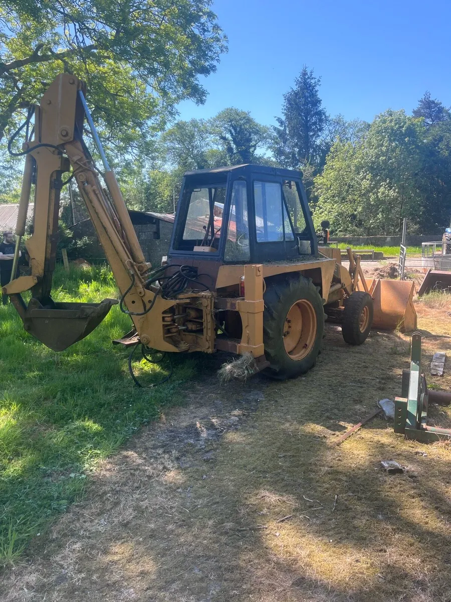 Case 580E backhoe - Image 3