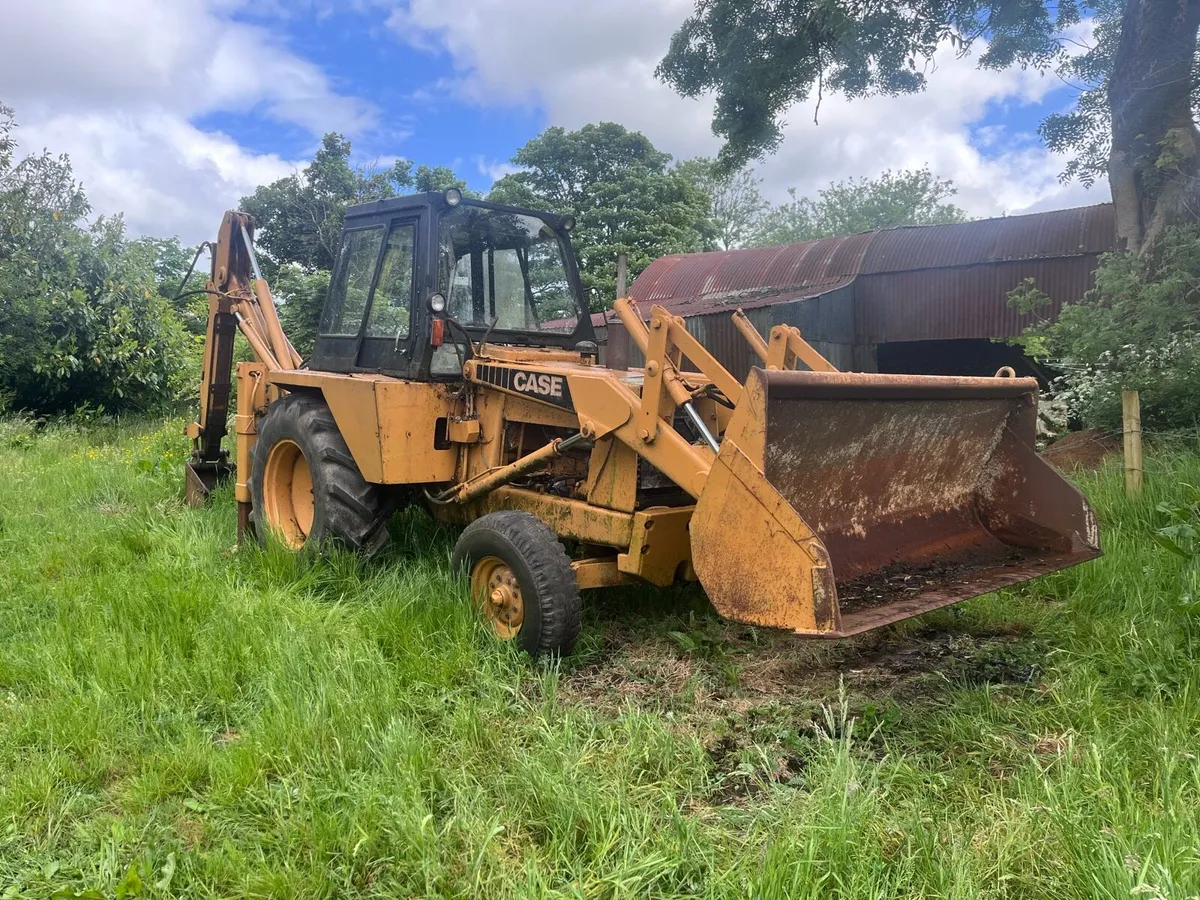 Case 580E backhoe - Image 1
