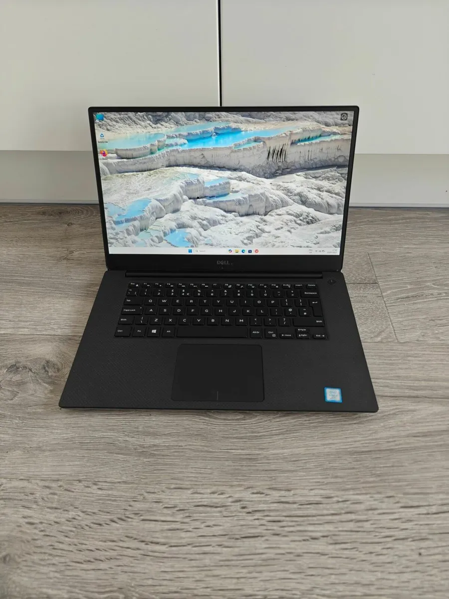 Dell Precision 5530 | i7 | 16GB | 252GB | 15.6" FH - Image 1