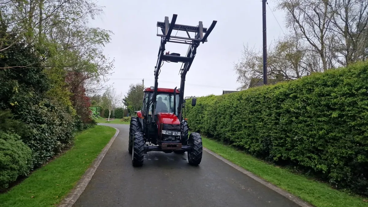 Case Tractor 80hp Compact tractor with loader - Image 3