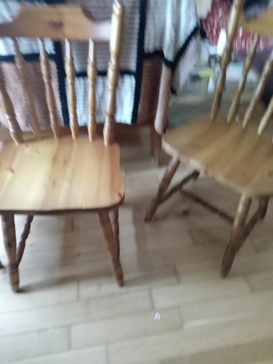 Table  and chairs - Image 2
