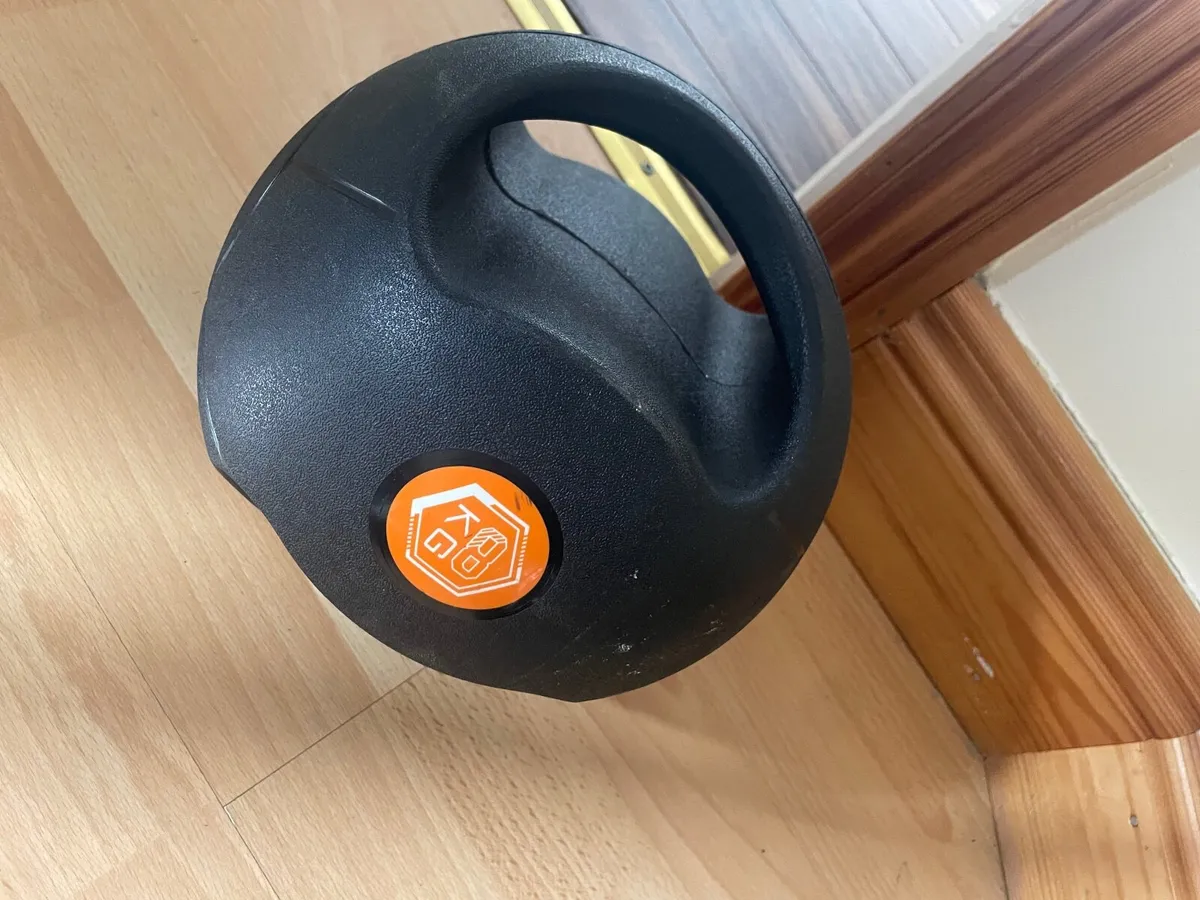 Medicine ball with handles