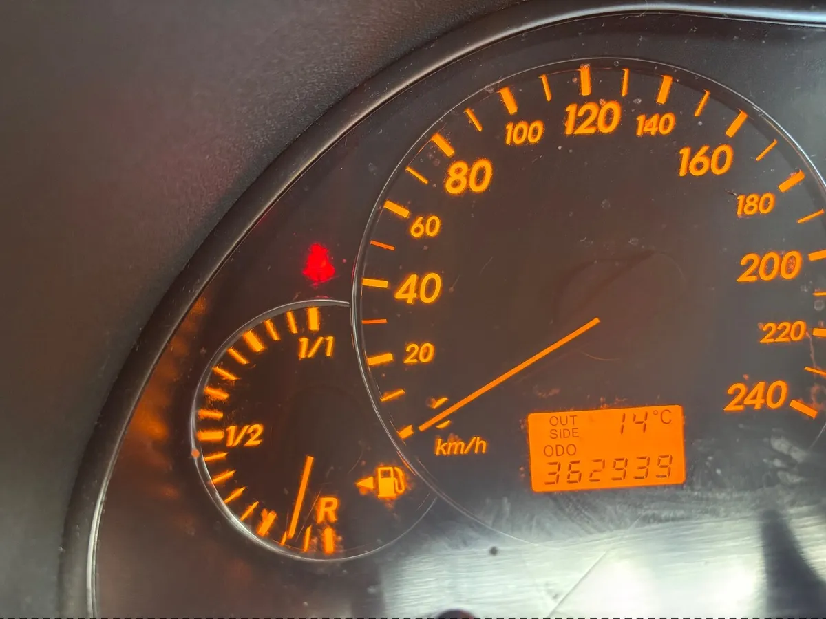 Toyota Avensis 2005 - Image 2