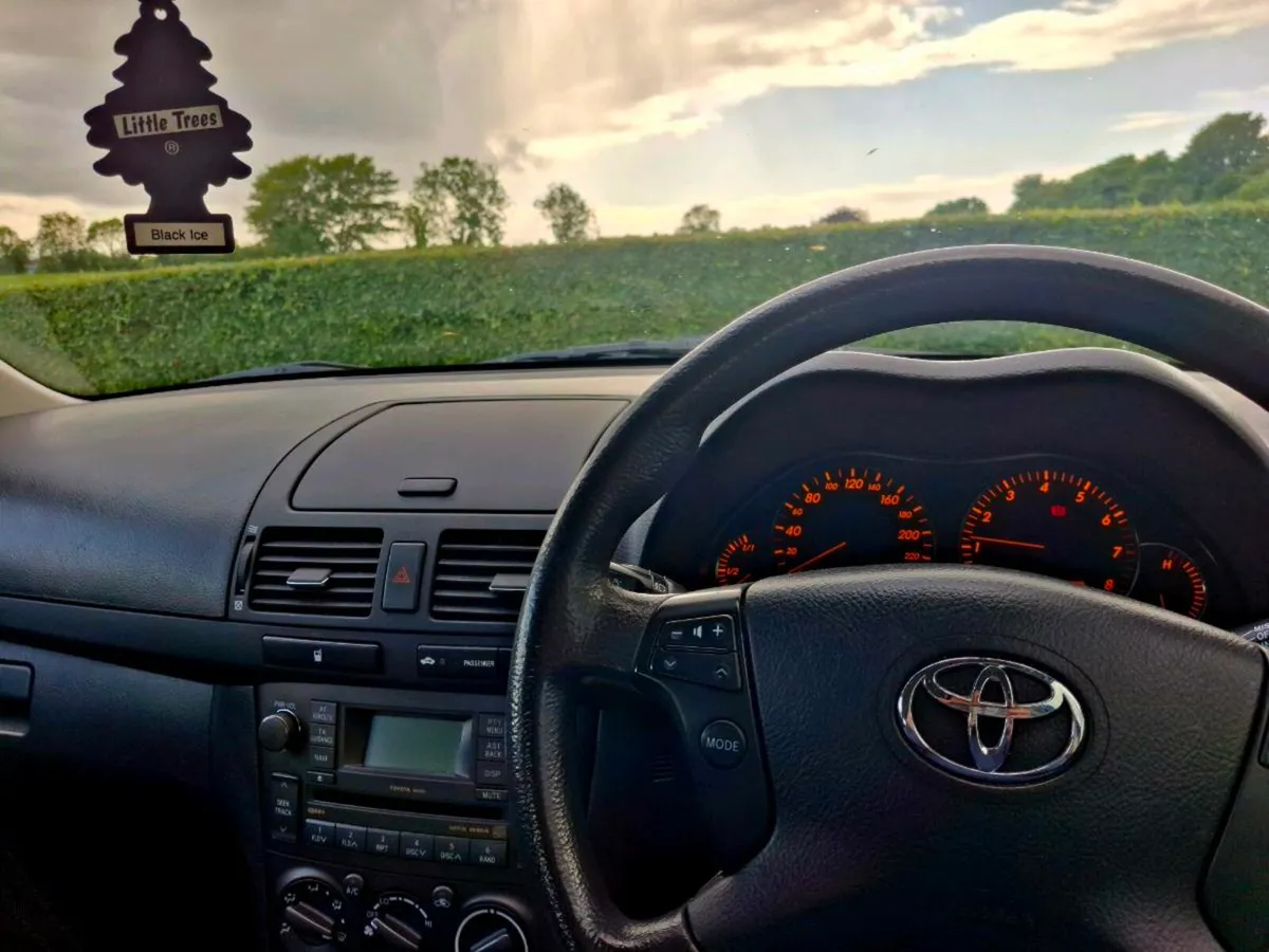 Tayota Avensis - Image 4