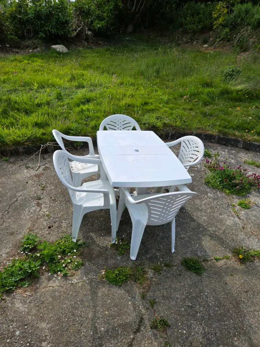 Foldable outdoor table with 5 chairs - Image 2