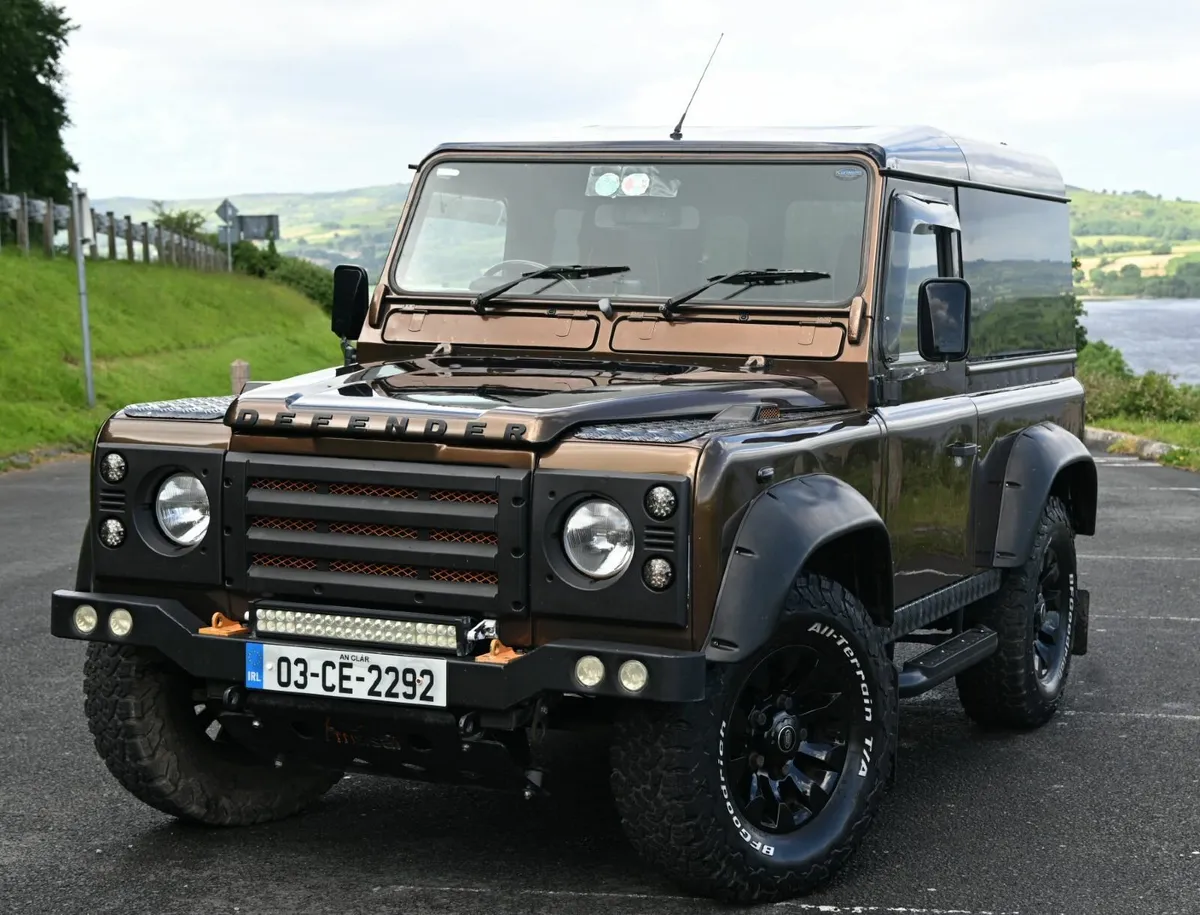 Land Rover Defender 2003 - Image 2