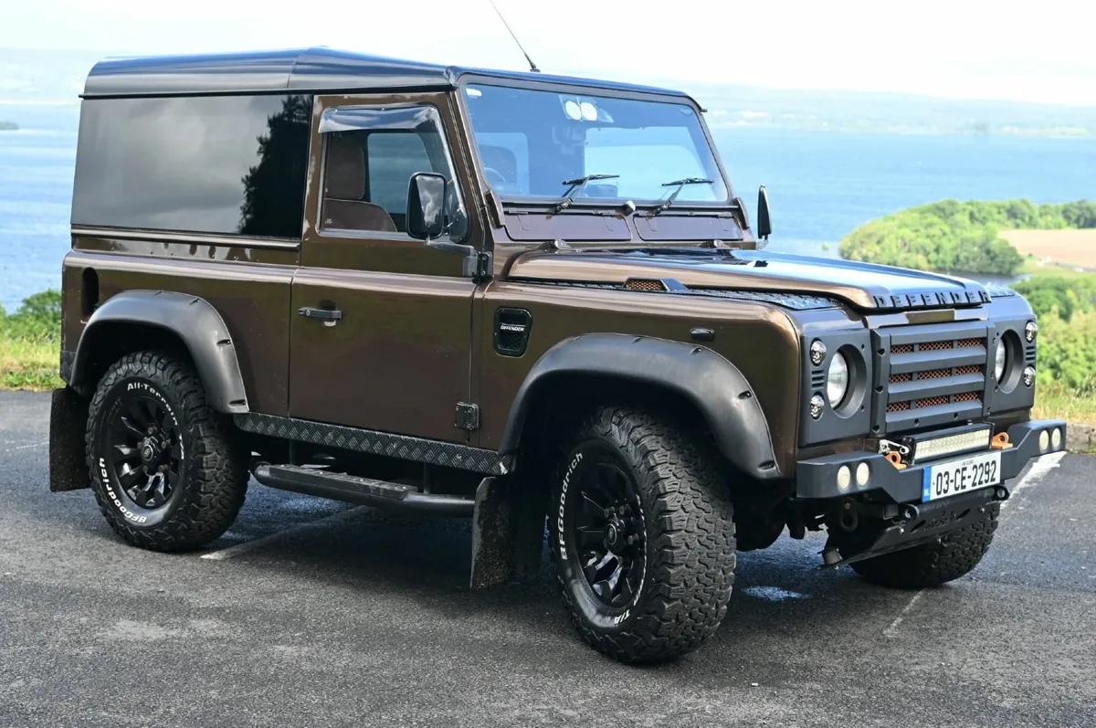Land Rover Defender 2003 - Image 1
