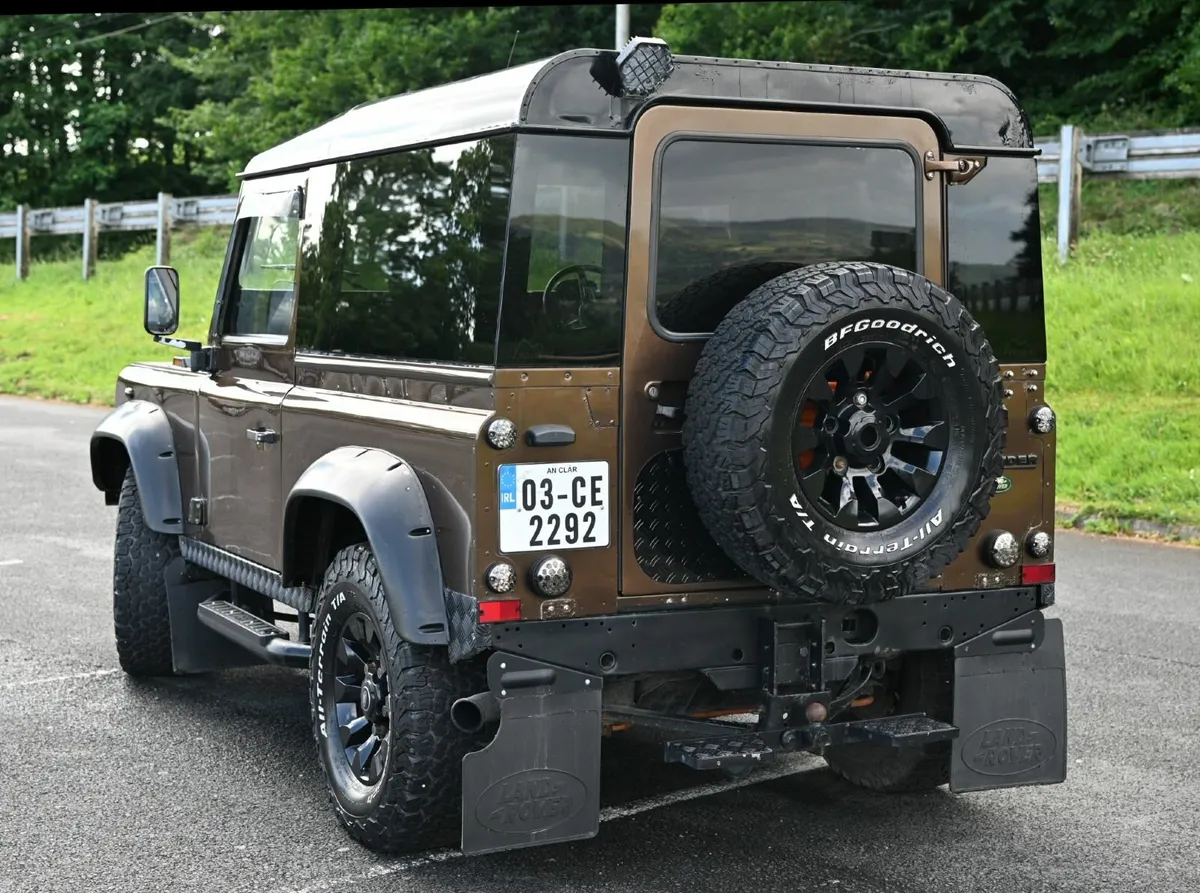Land Rover Defender 2003 - Image 3