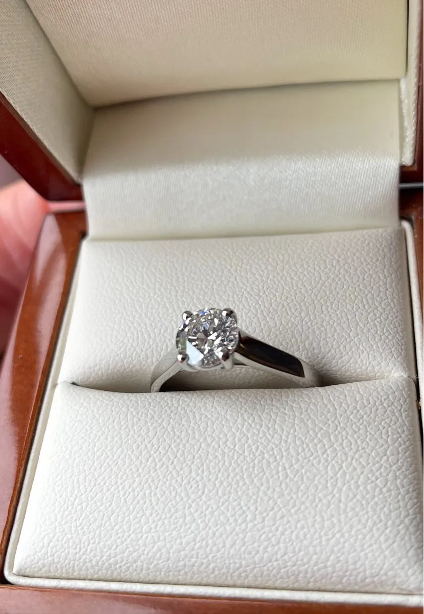 Platinum Diamond Ring - Image 1