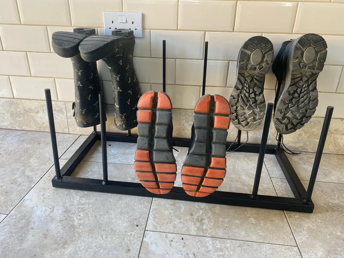 Boots/shoe rack - Image 1