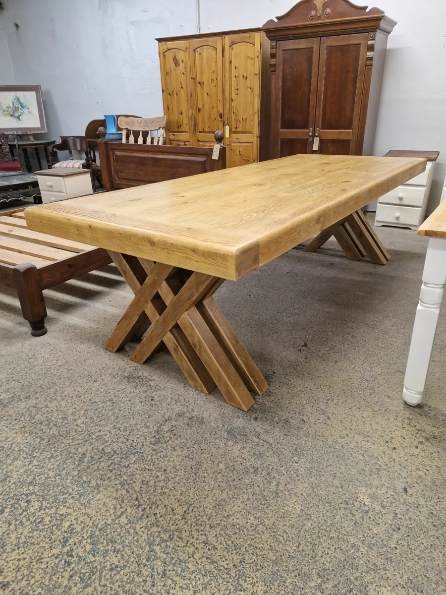 9ft long light oak table - Image 1