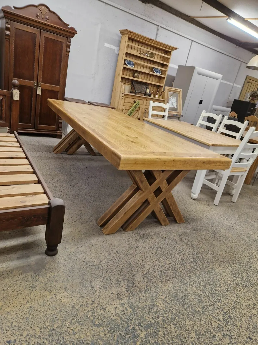 9ft long light oak table - Image 4