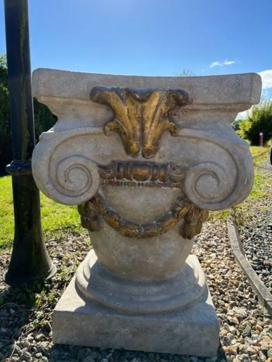 Stone stand - Image 2