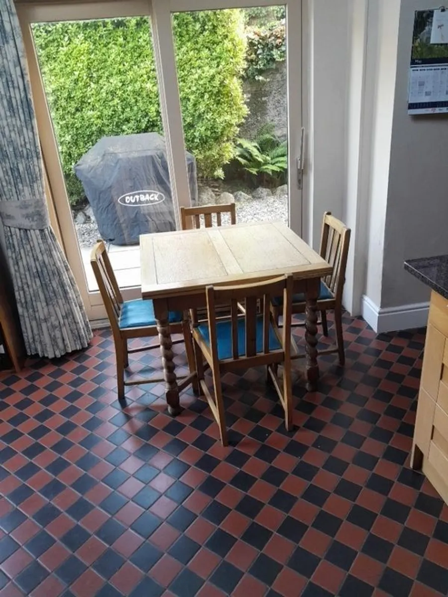 Extendable Kitchen Table and Chairs