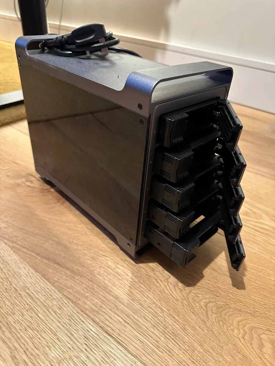 5 Bay Hard Drive Enclosure