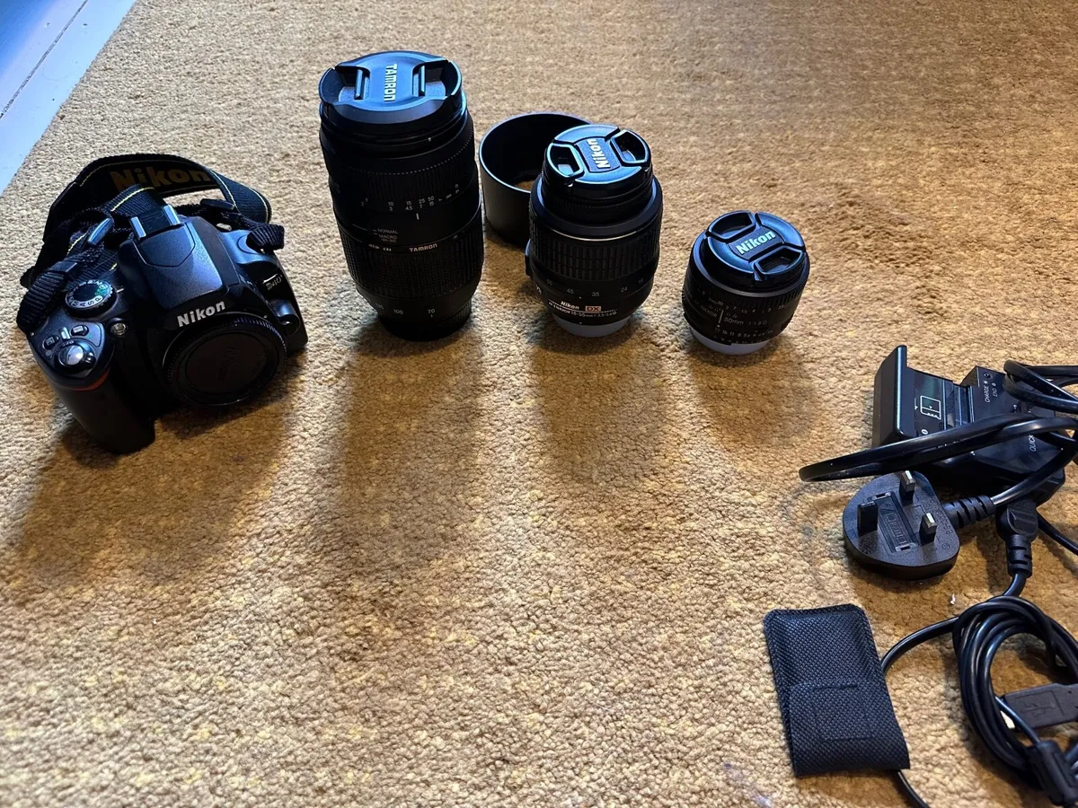 Nikon D40 & Accessories - Image 1